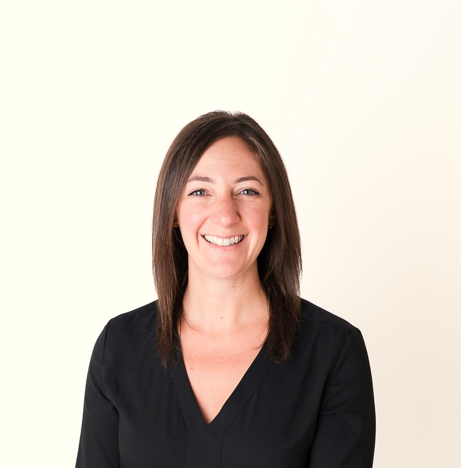headshot of julie-anne mccarthy