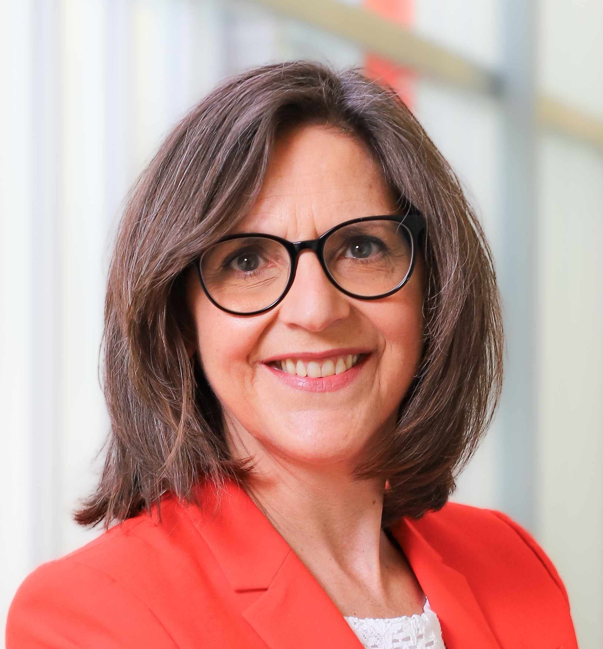 headshot of sharon dell